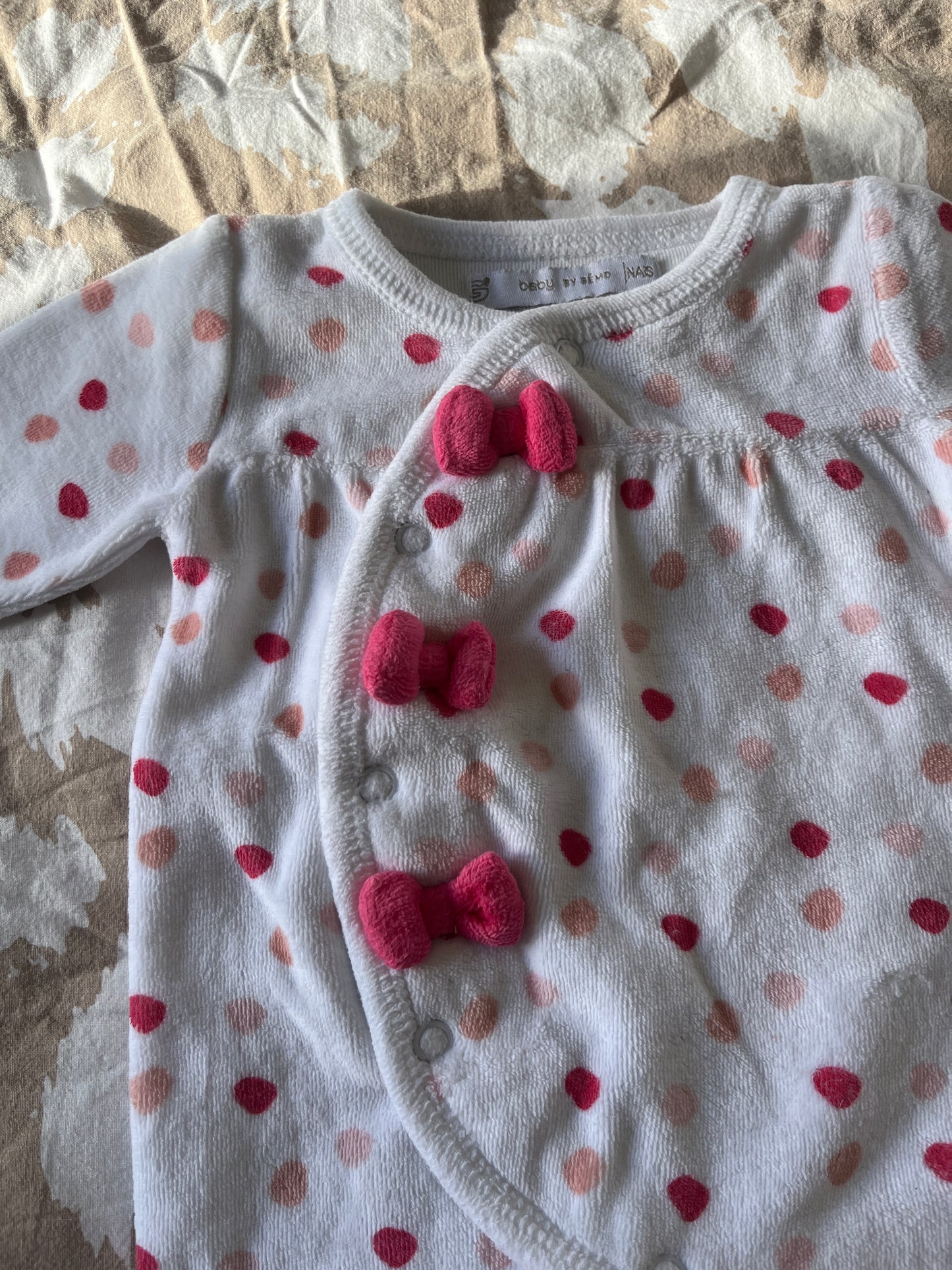 Pyjama en velours avec nœuds en relief - naissance