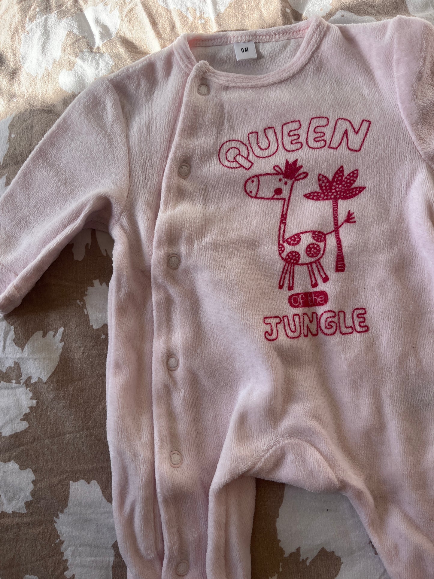 Pyjama en velours rose « queen of the jungle » - 0 mois