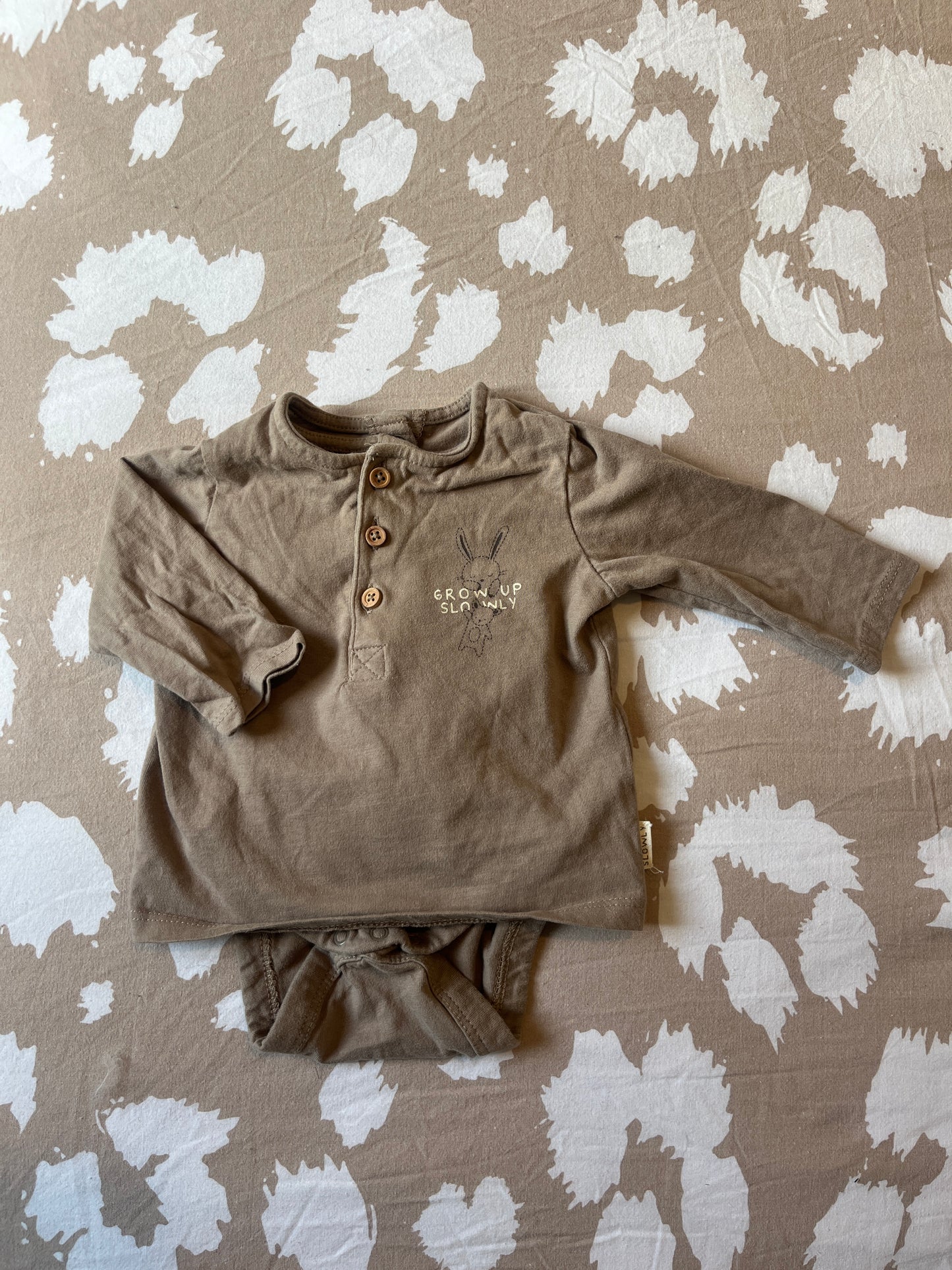 T-shirt-body 2 en 1 marron à manches longues « grow up slowly » - 3 mois