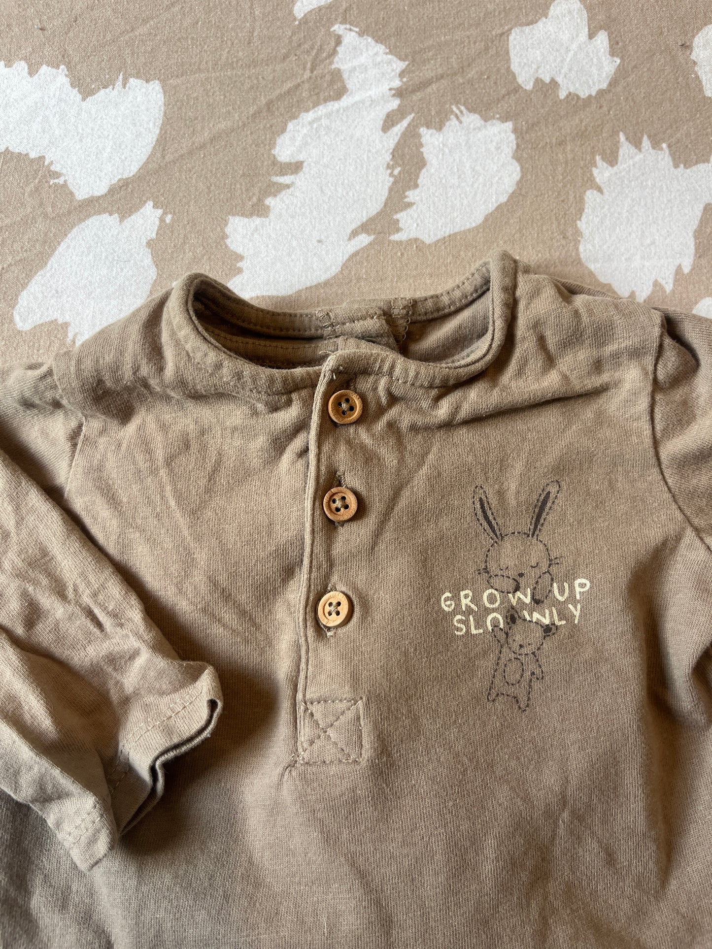 T-shirt-body 2 en 1 marron à manches longues « grow up slowly » - 3 mois