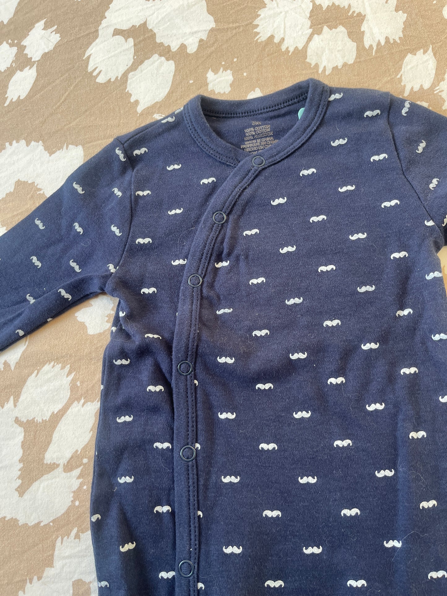 Pyjama léger bleu marine avec moustaches - 3 mois
