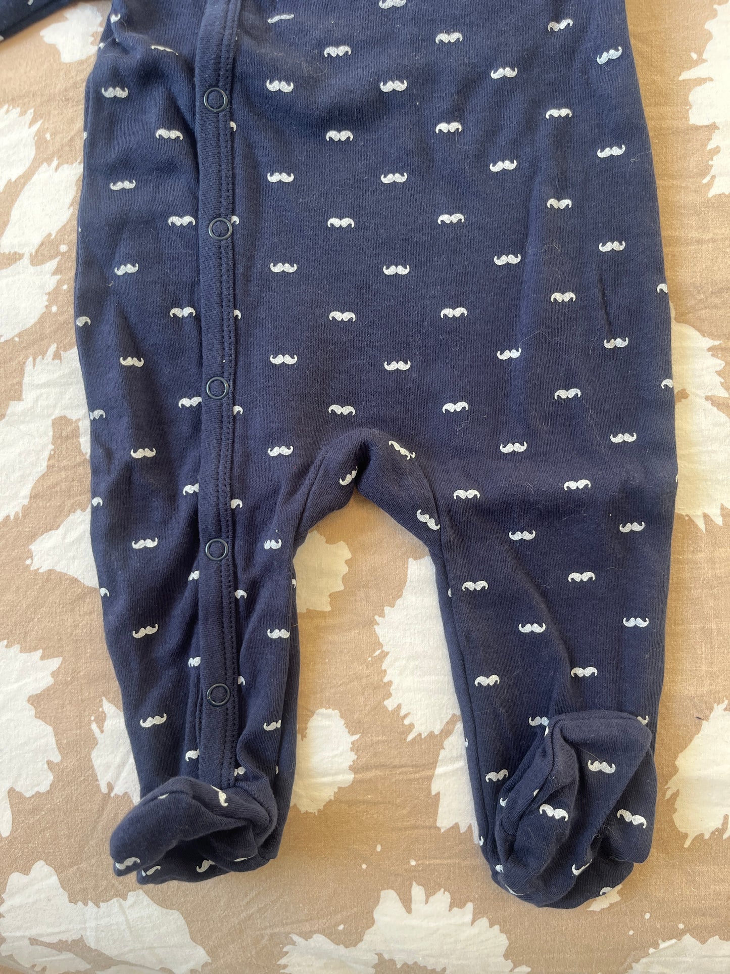 Pyjama léger bleu marine avec moustaches - 3 mois