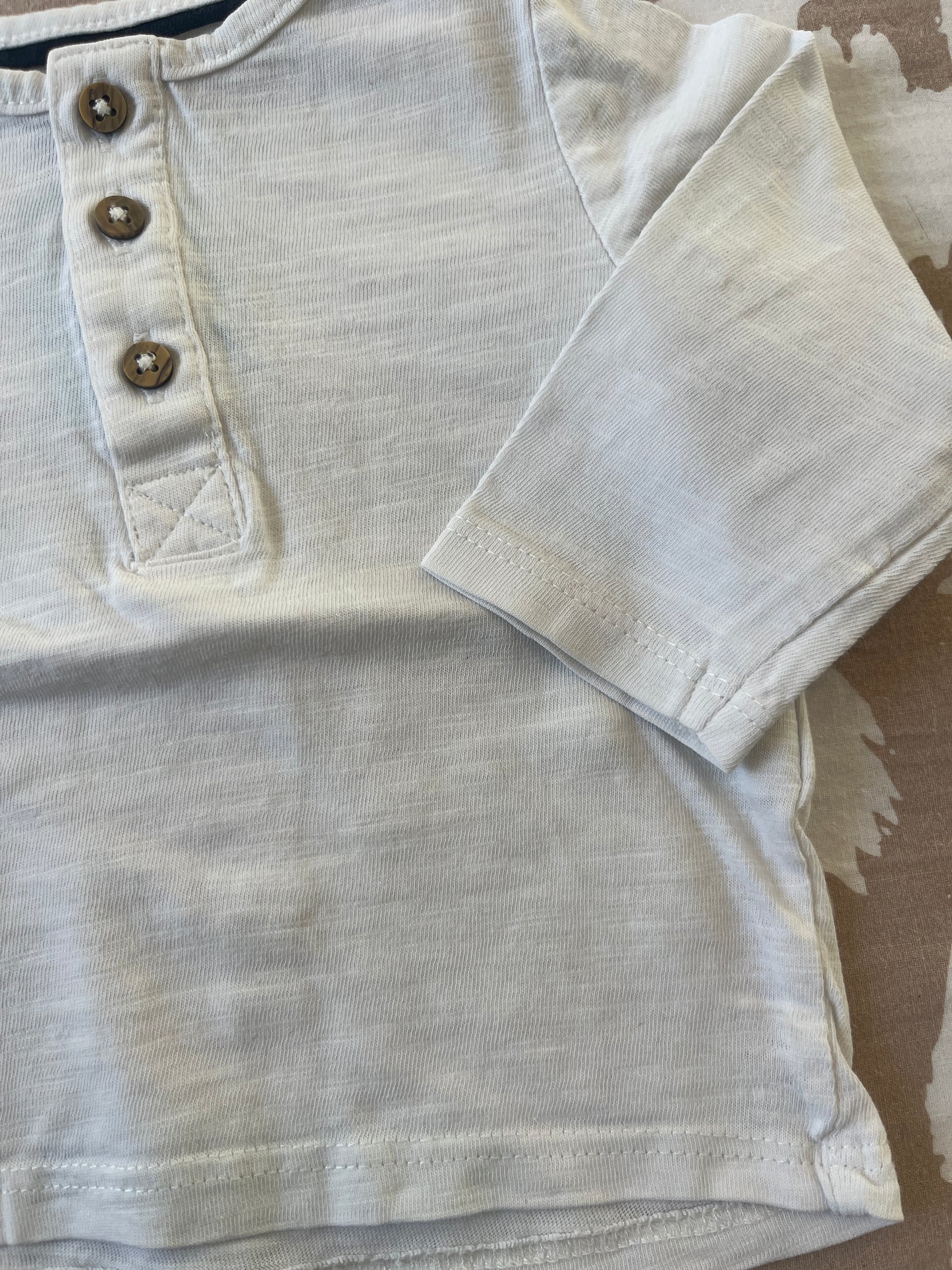 T-shirt à manches longues blanc avec boutons marrons - 3 mois