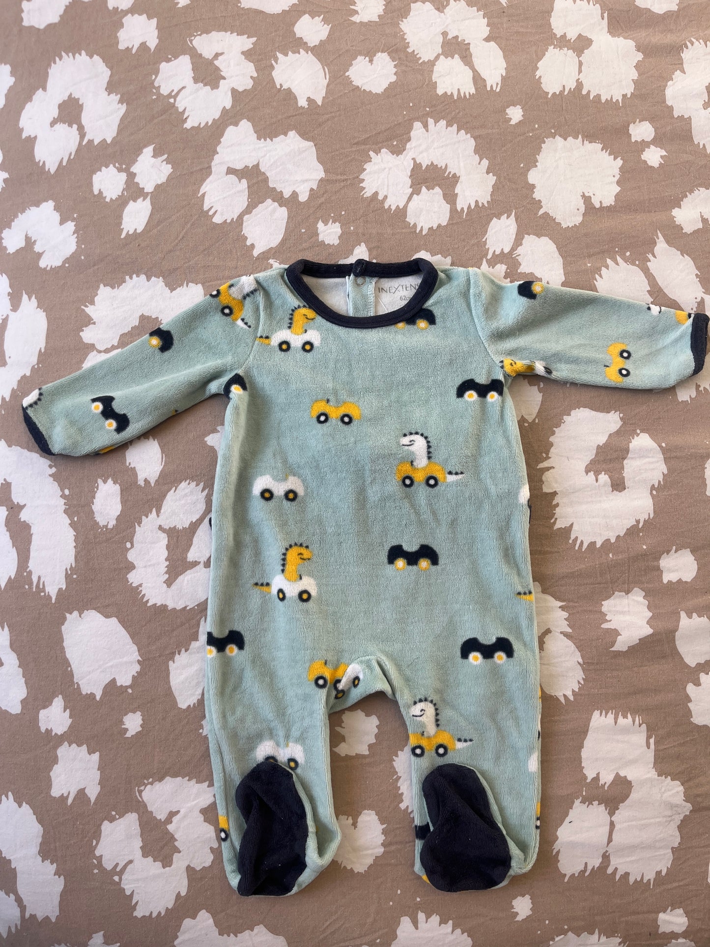 Pyjama en velours vert avec dinosaures et voitures - 3 mois