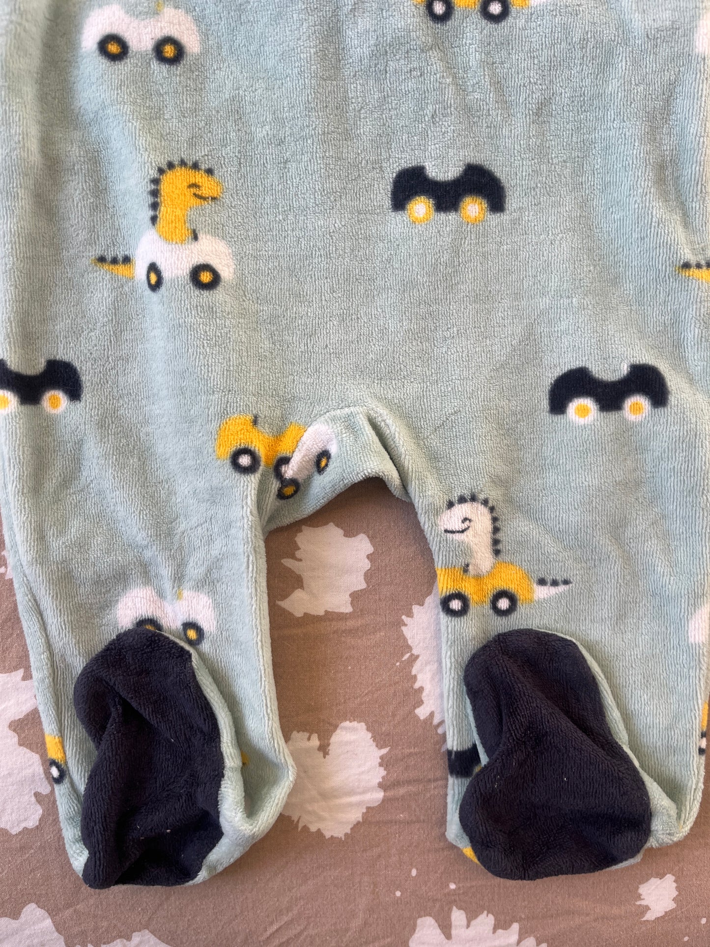 Pyjama en velours vert avec dinosaures et voitures - 3 mois