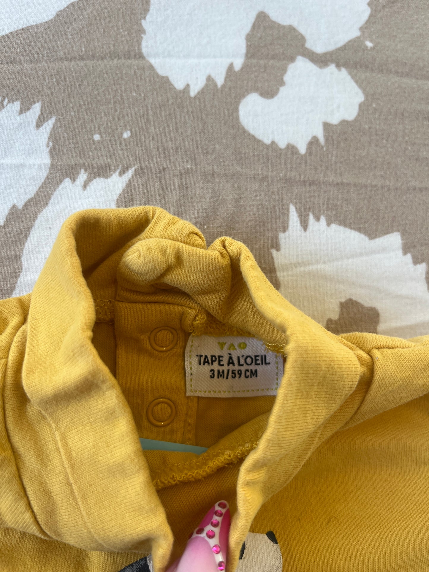 T-shirt à manches longues jaune avec col roulé « à toute allure vers l’aventure » - 3 mois