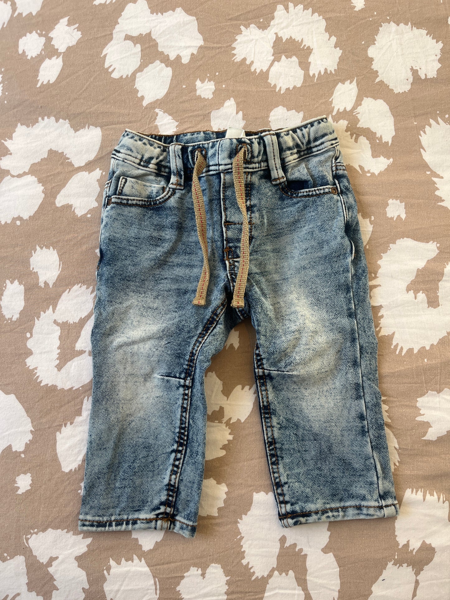 Jean bleu délavé avec liens beiges H&M - 3/6 mois