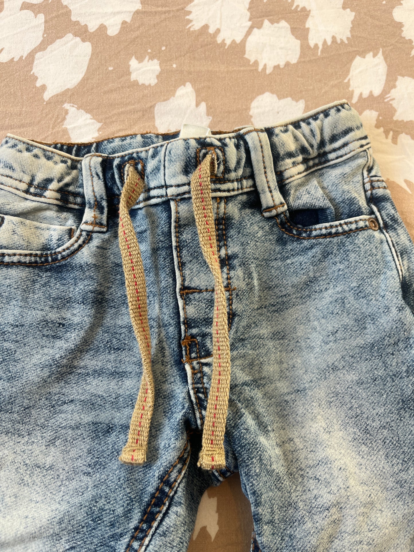Jean bleu délavé avec liens beiges H&M - 3/6 mois