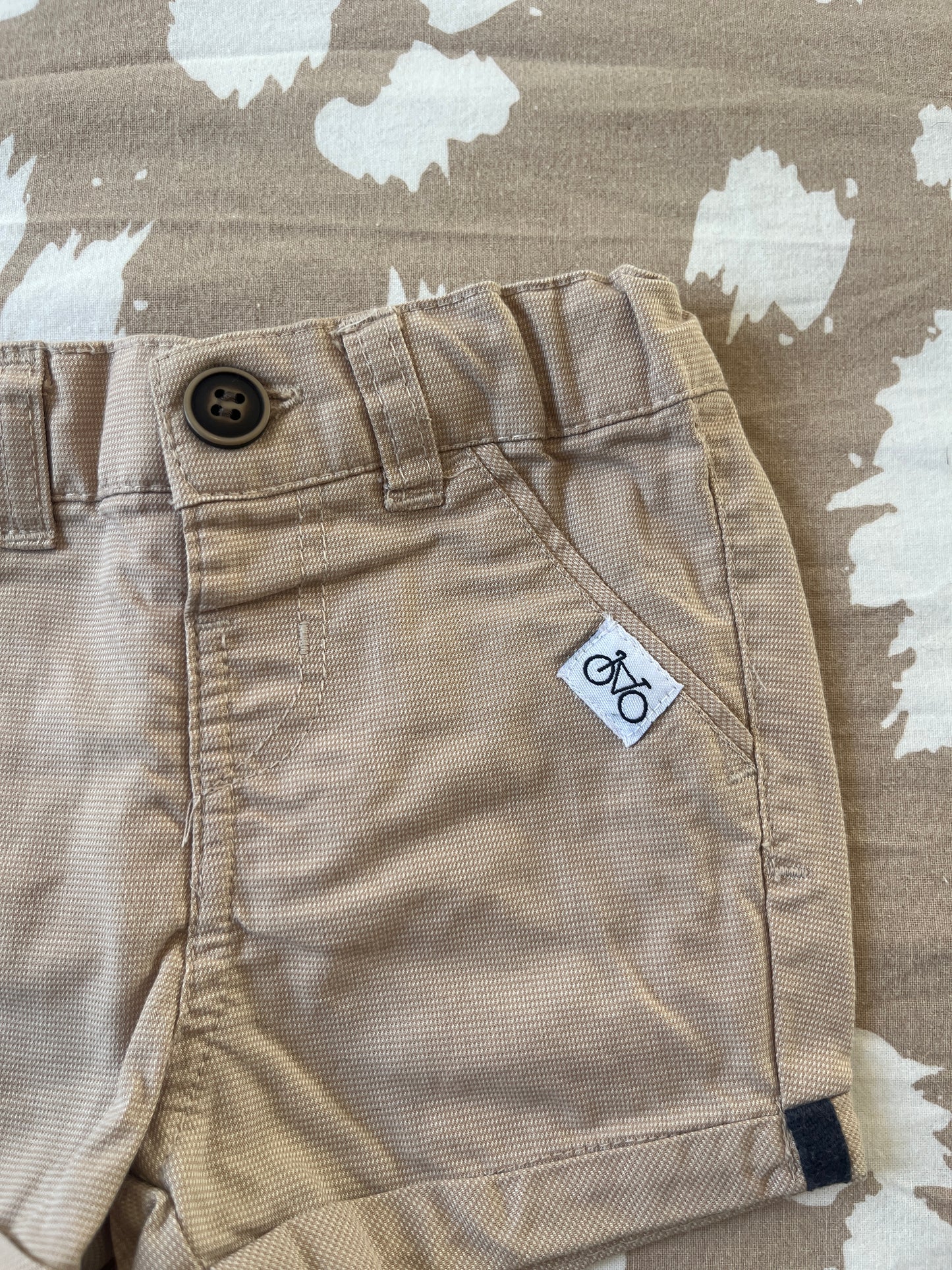 Short beige sans poches et petit vélo - 3 mois