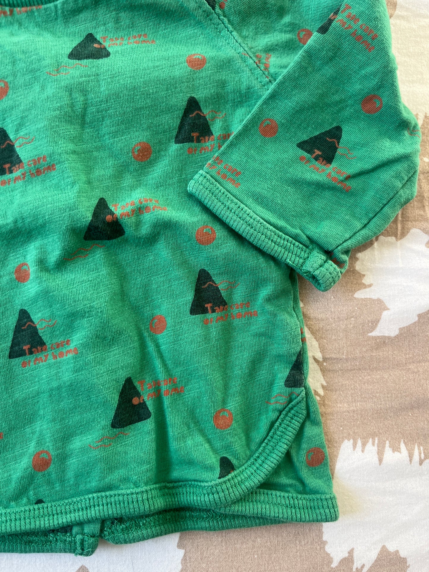 T-shirt à manches longues vert avec triangles et ronds - 3 mois