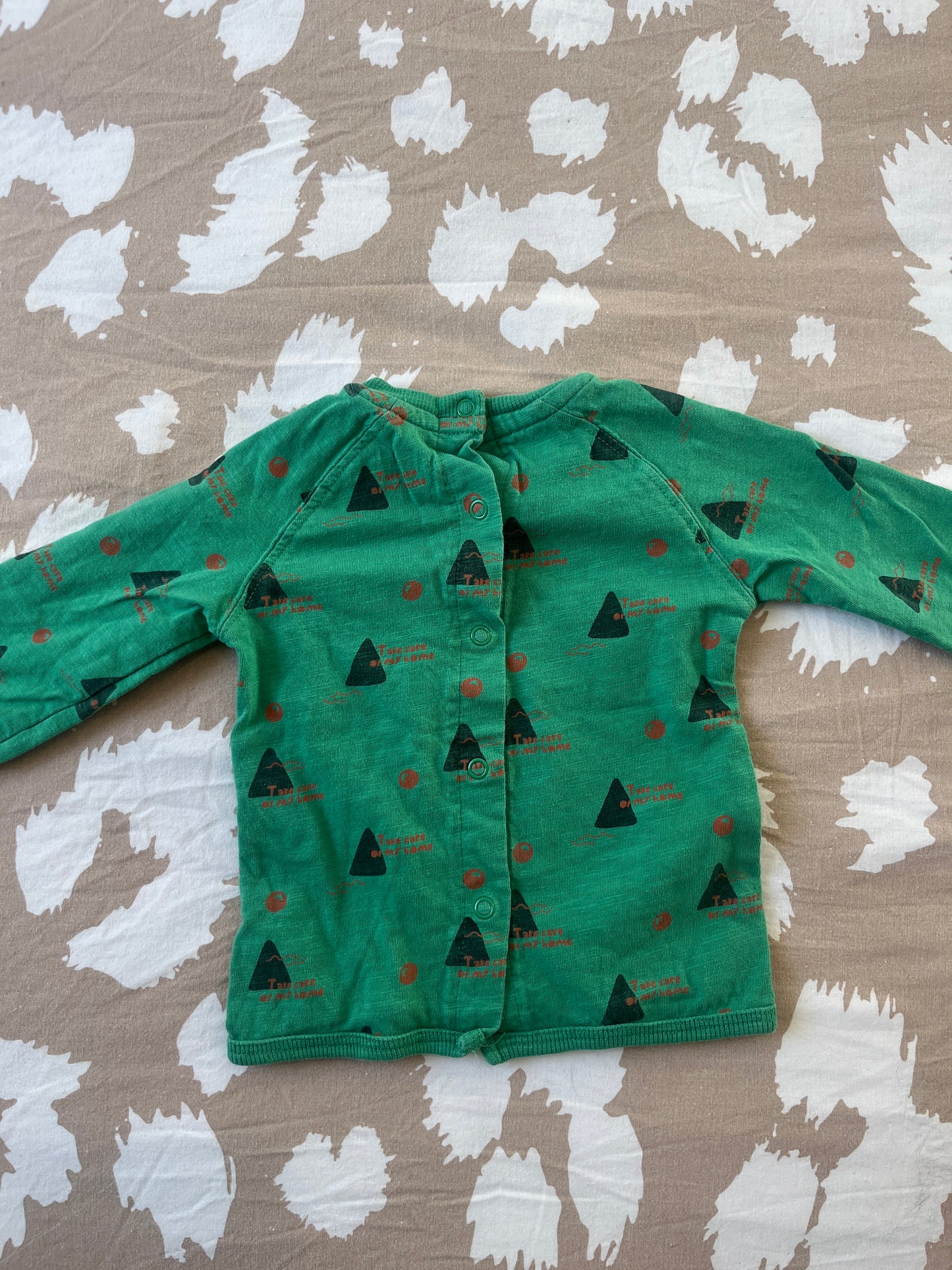 T-shirt à manches longues vert avec triangles et ronds - 3 mois