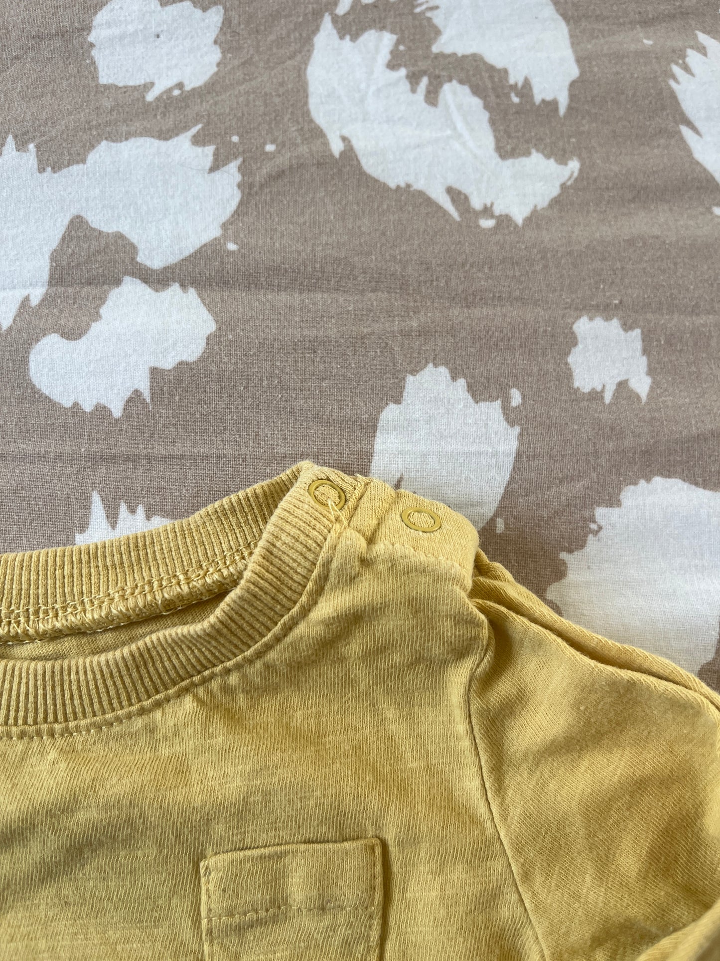 T-shirt à manches longues jaune avec poche - 3 mois