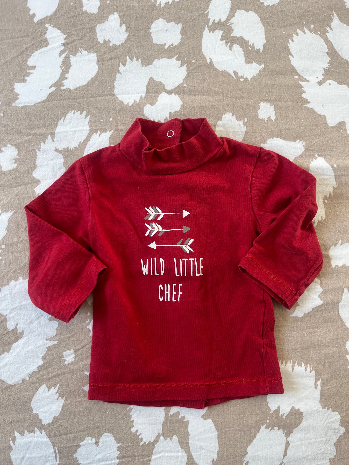 T-shirt à manches longues rouge avec col roulé « wild Little chef » - 3 mois
