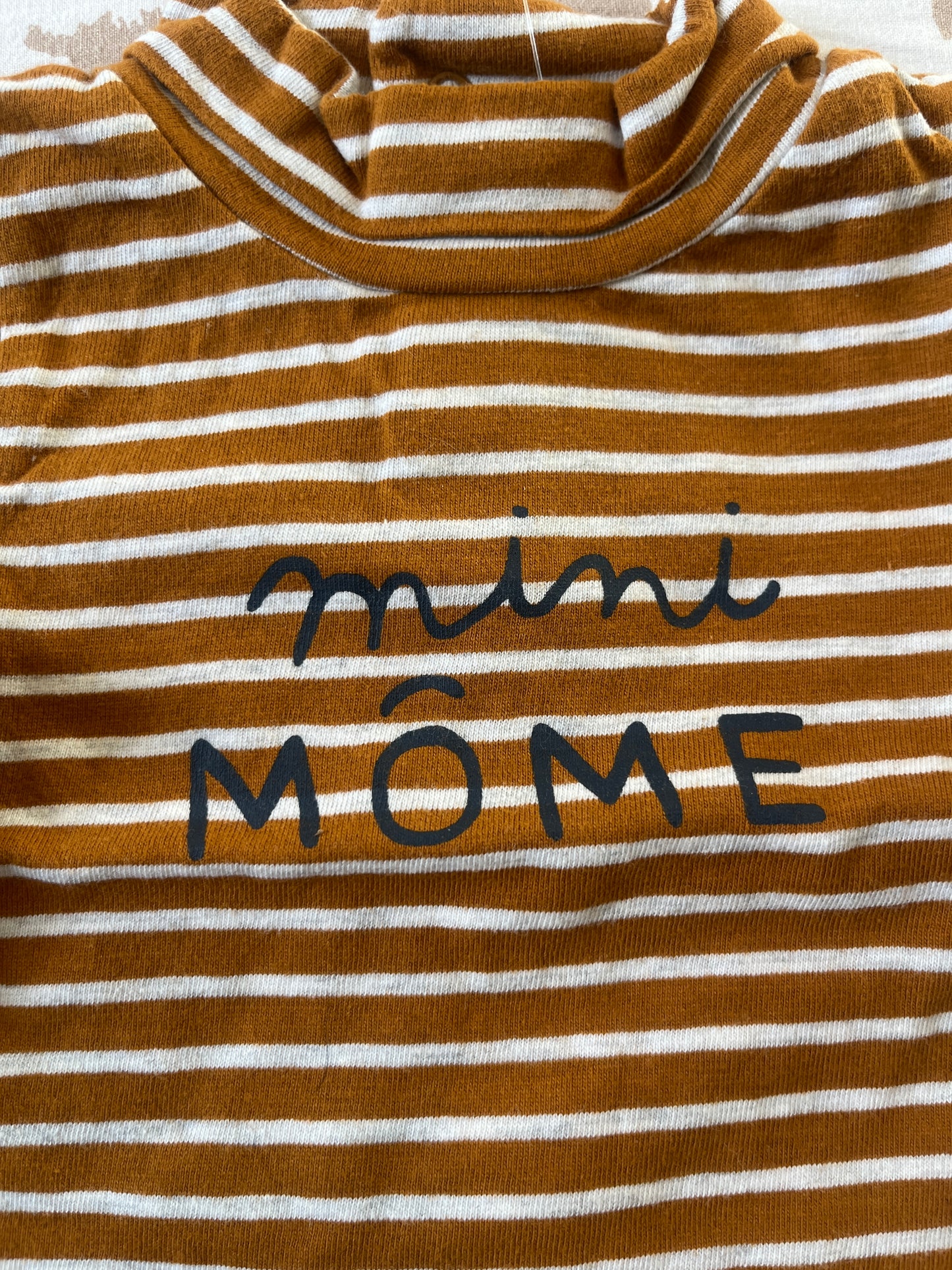 T-shirt à manches longues camel rayé avec col roulé « mini môme » - 3 mois