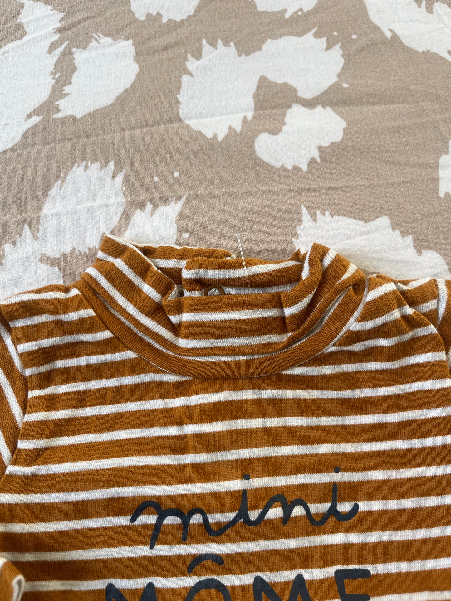 T-shirt à manches longues camel rayé avec col roulé « mini môme » - 3 mois