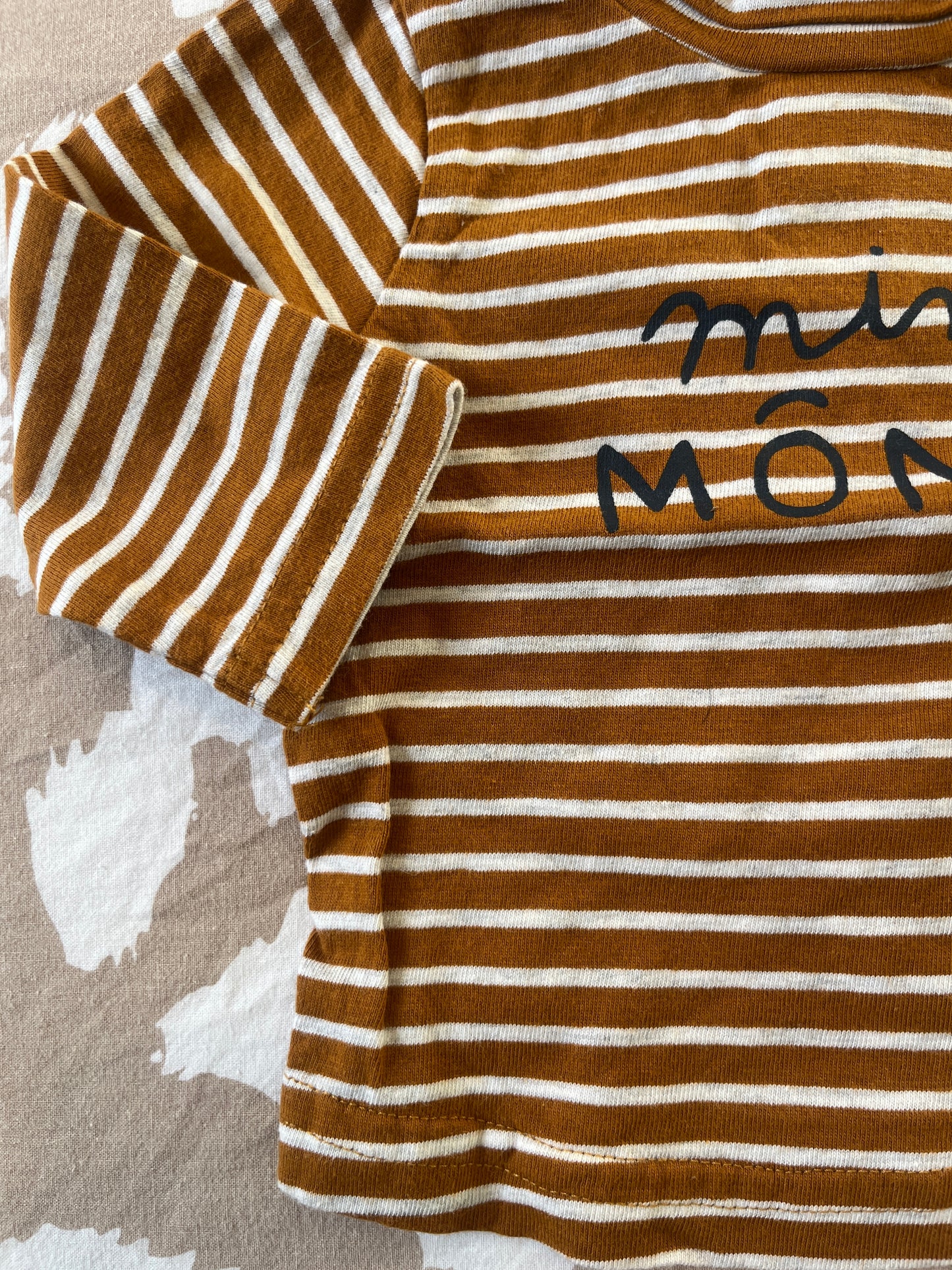 T-shirt à manches longues camel rayé avec col roulé « mini môme » - 3 mois