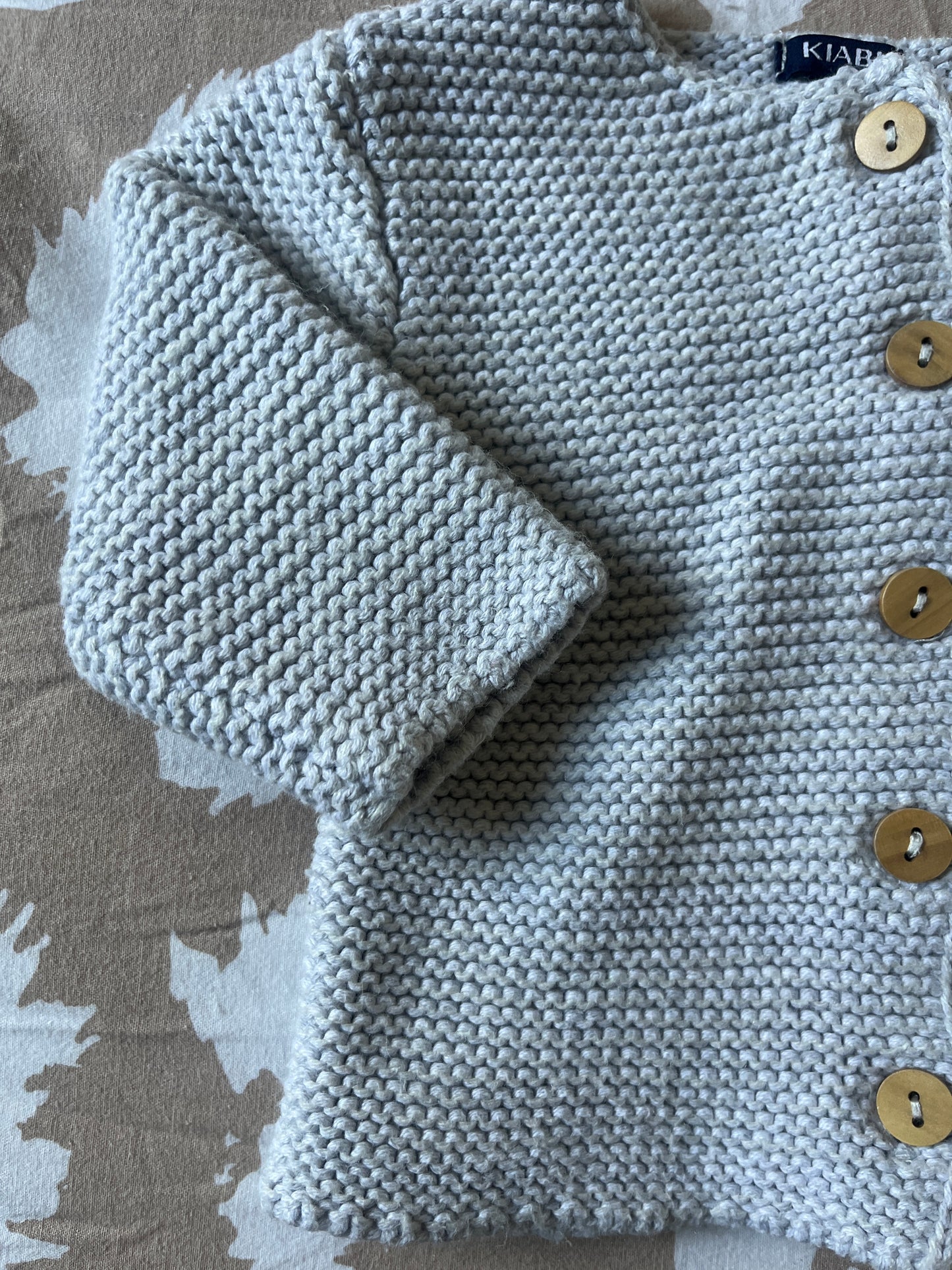 Gilet en maille grise avec boutons aspect bois - 3 mois
