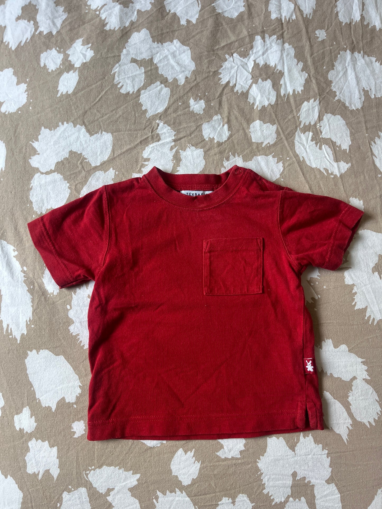 T-shirt à manches courtes rouge avec poche - 6 mois