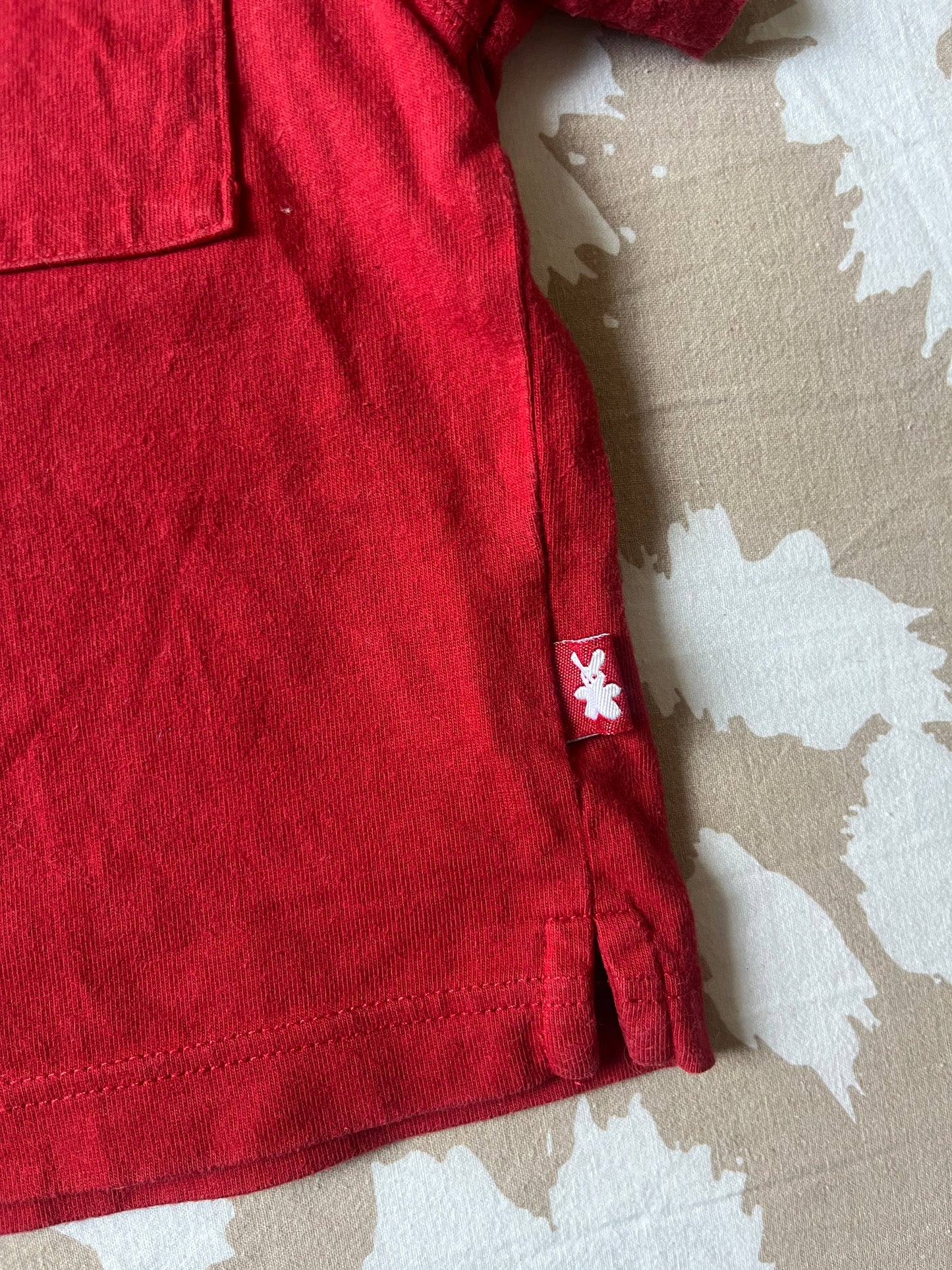 T-shirt à manches courtes rouge avec poche - 6 mois