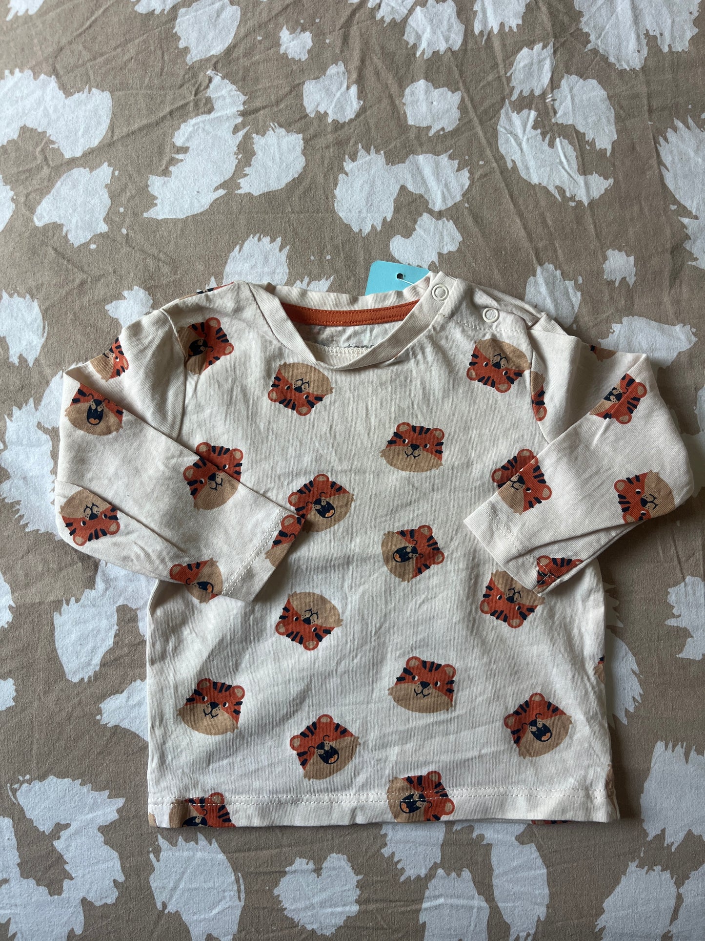 T-shirt à manches longues beige avec têtes de tigres - 6 mois
