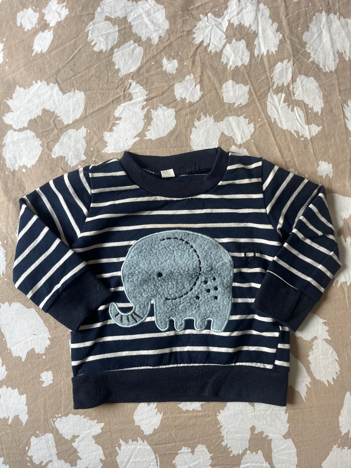 Pull à manches longues bleu marine avec éléphant en bouclettes - 6 mois