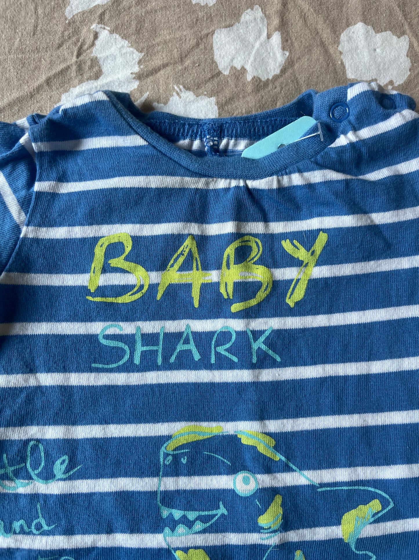 Barboteuse bleue à rayures Baby Shark - 6 mois