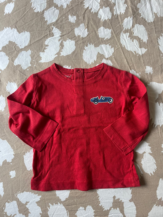 T-shirt à manches longues rouge avec voiture bleue - 6 mois