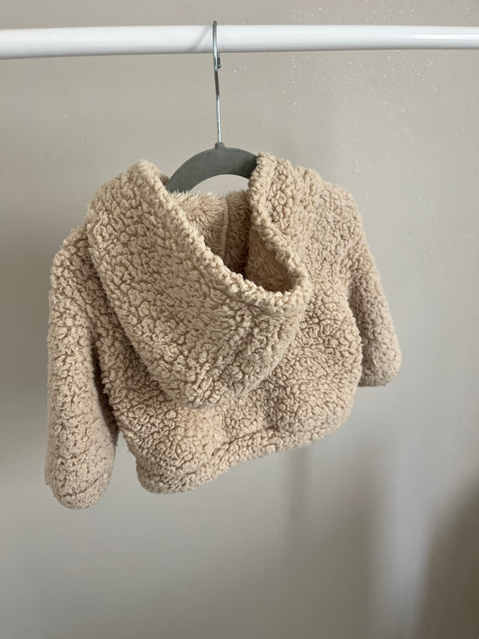 Veste beige en moumoute à capuche - 6/9 mois