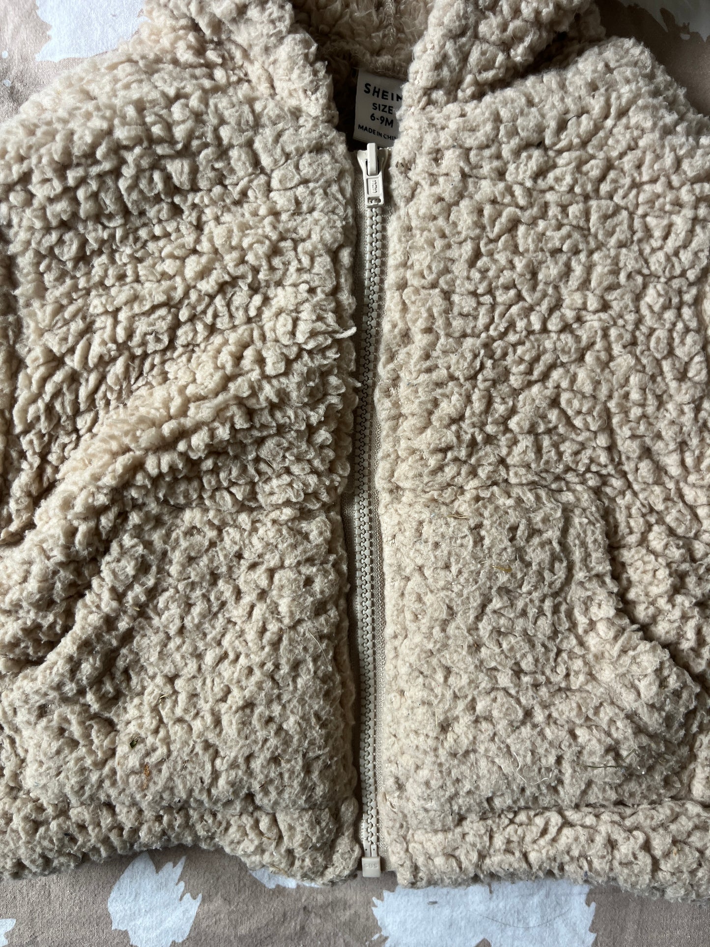 Veste beige en moumoute à capuche - 6/9 mois