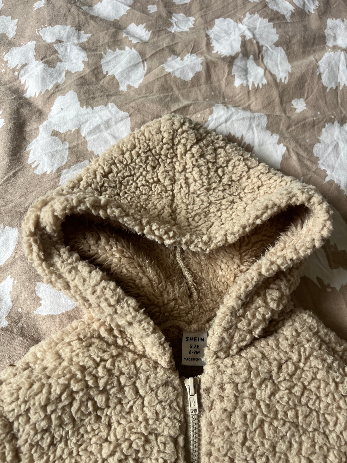 Veste beige en moumoute à capuche - 6/9 mois