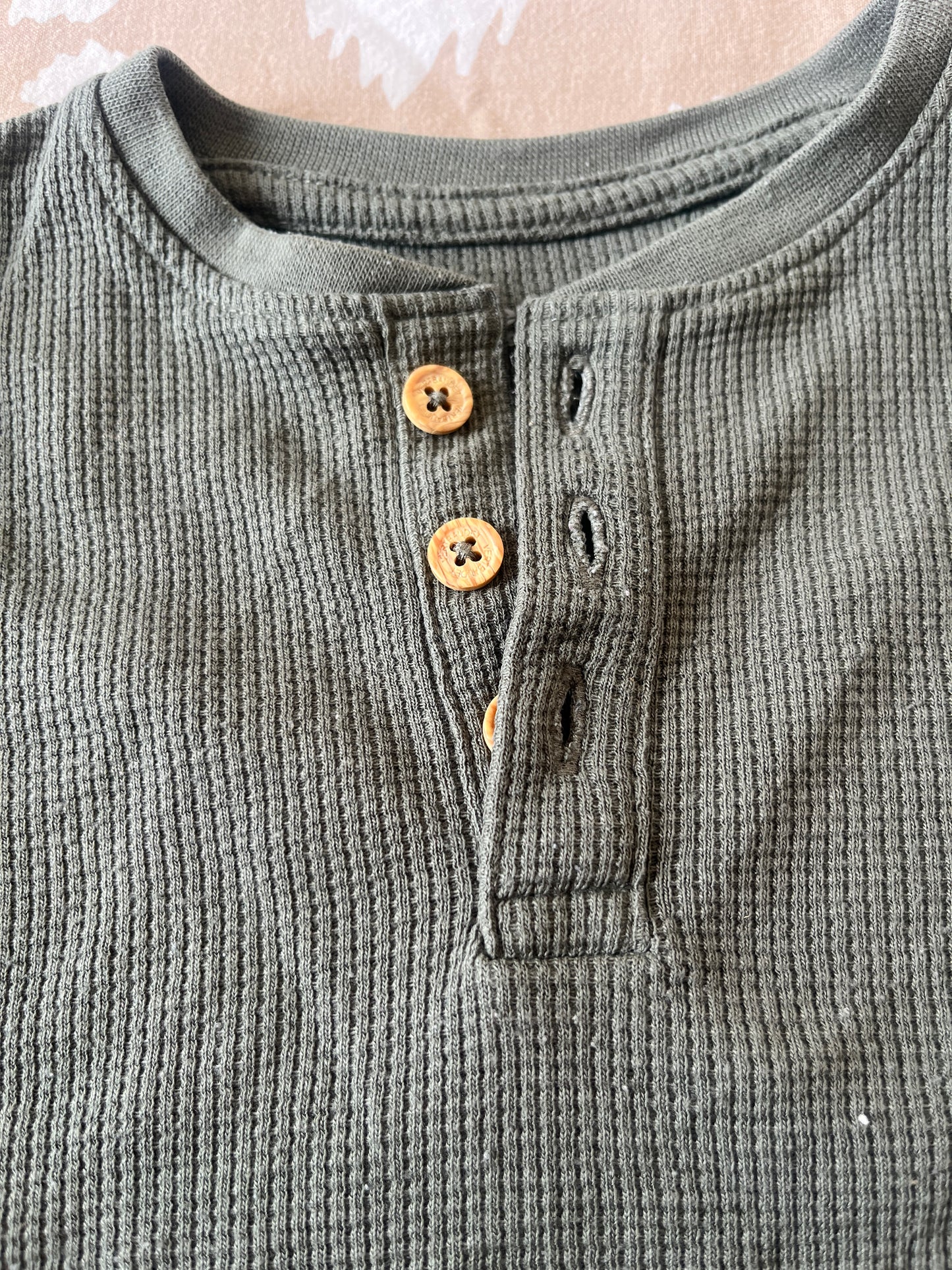 T-shirt à manches courtes kaki en maille gaufrée - 9 mois