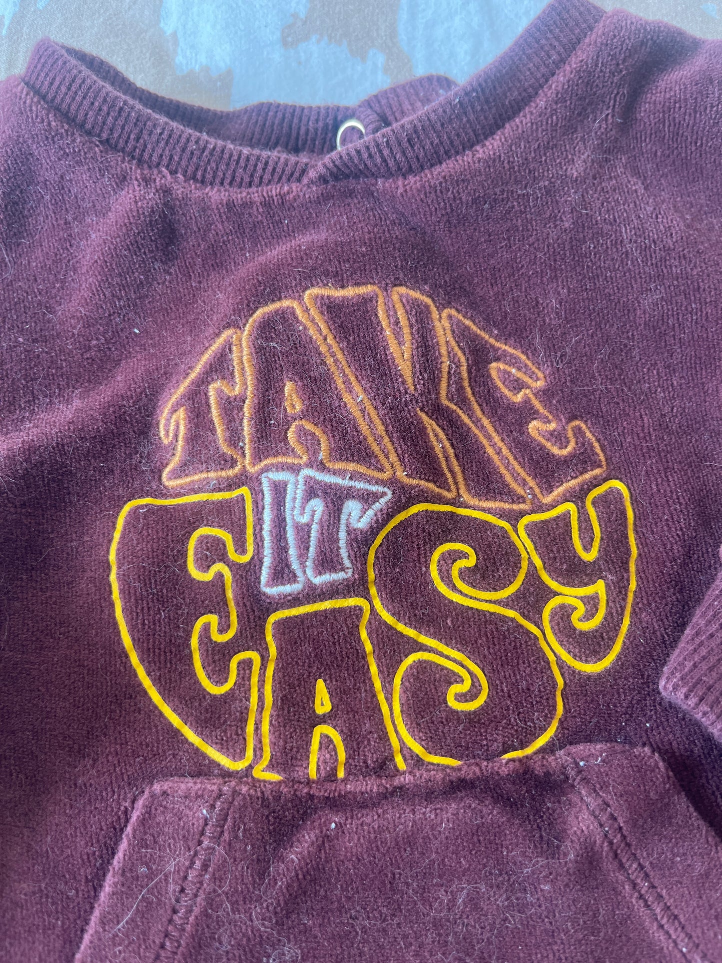 Sweat en velours à manches longues bordeaux « take it easy » - 9 mois