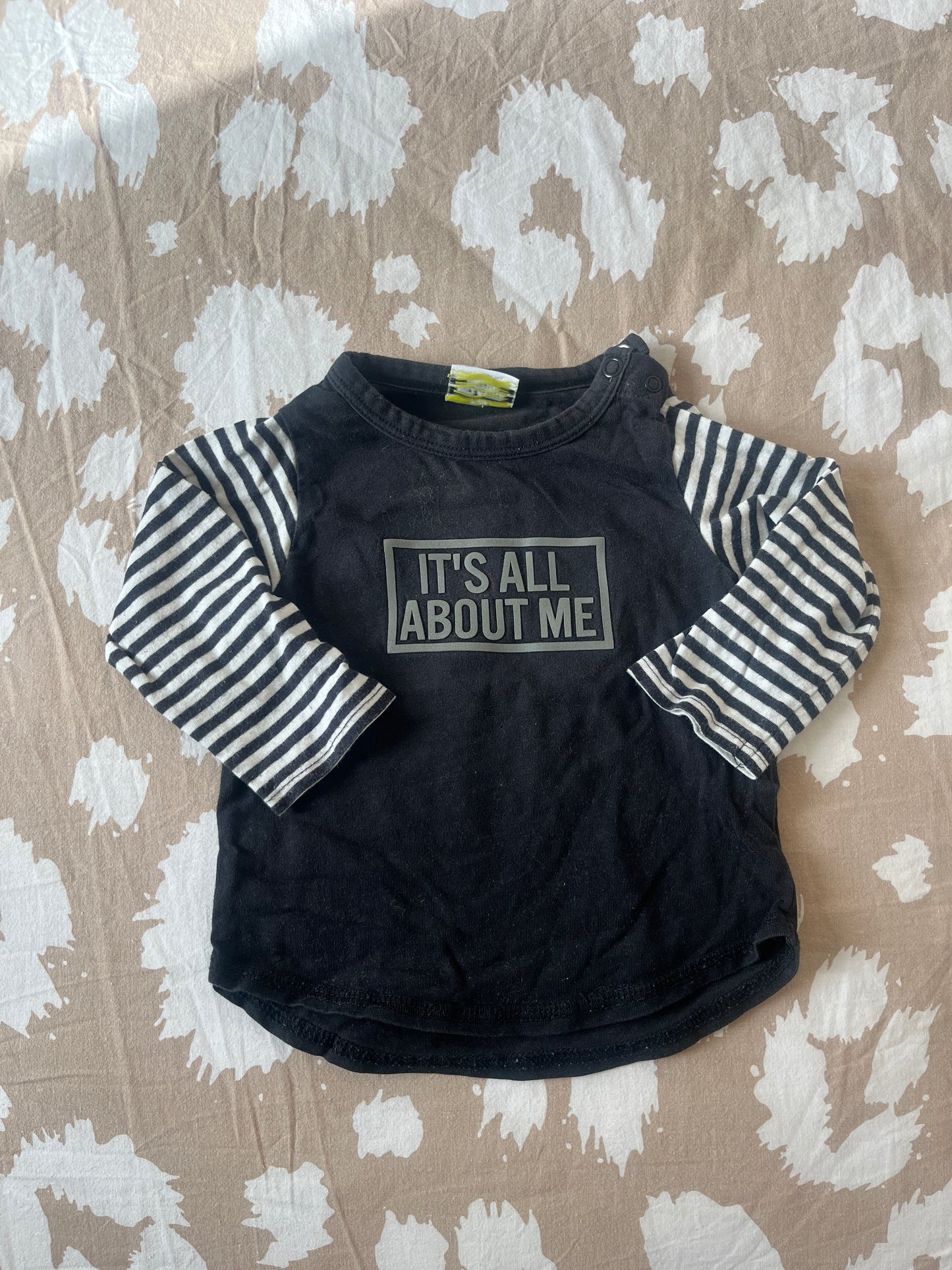 T-shirt à manches longues avec manches rayées « it’s all about me » - 9 mois
