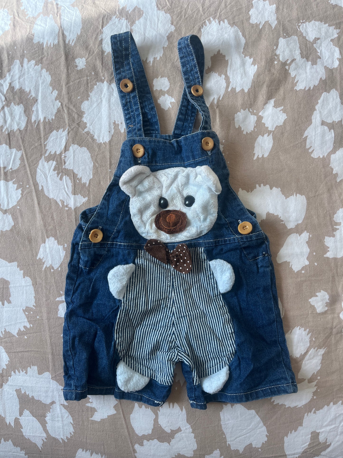 Salopette short en jean avec ourson brodé - 9/12 mois