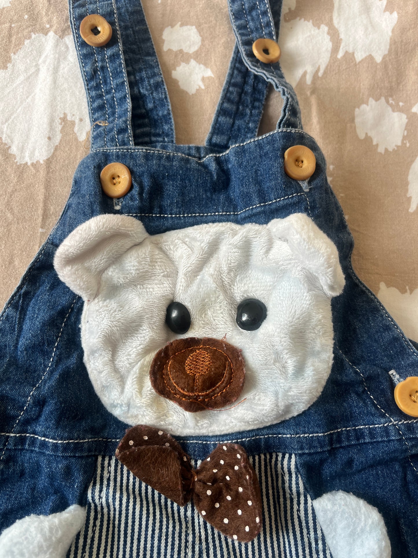 Salopette short en jean avec ourson brodé - 9/12 mois
