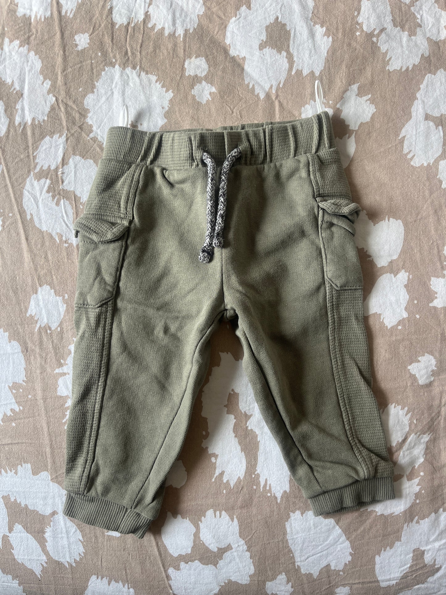 Jogging kaki avec poches sur les côtés type cargo - 80cm