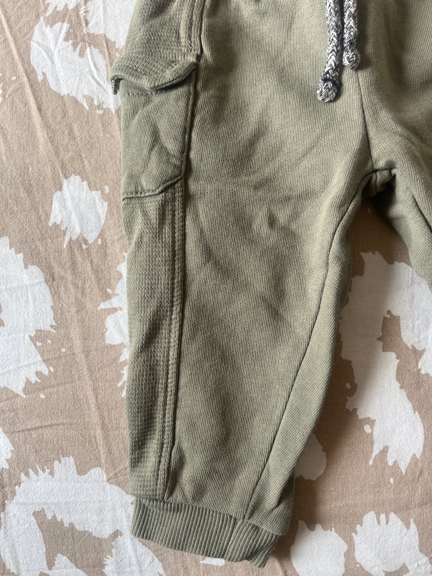 Jogging kaki avec poches sur les côtés type cargo - 80cm