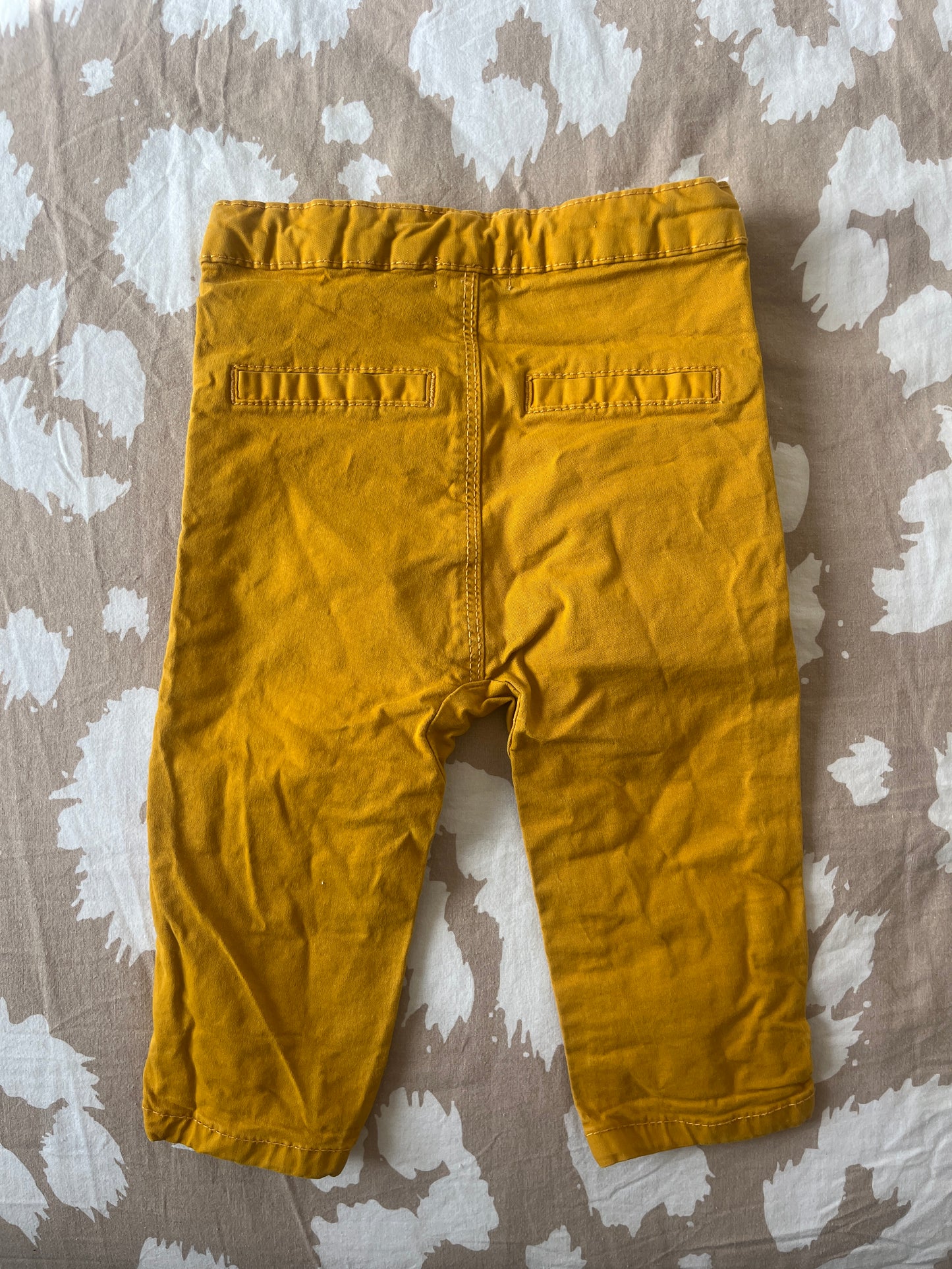 Jean moutarde sans poches - 9 mois