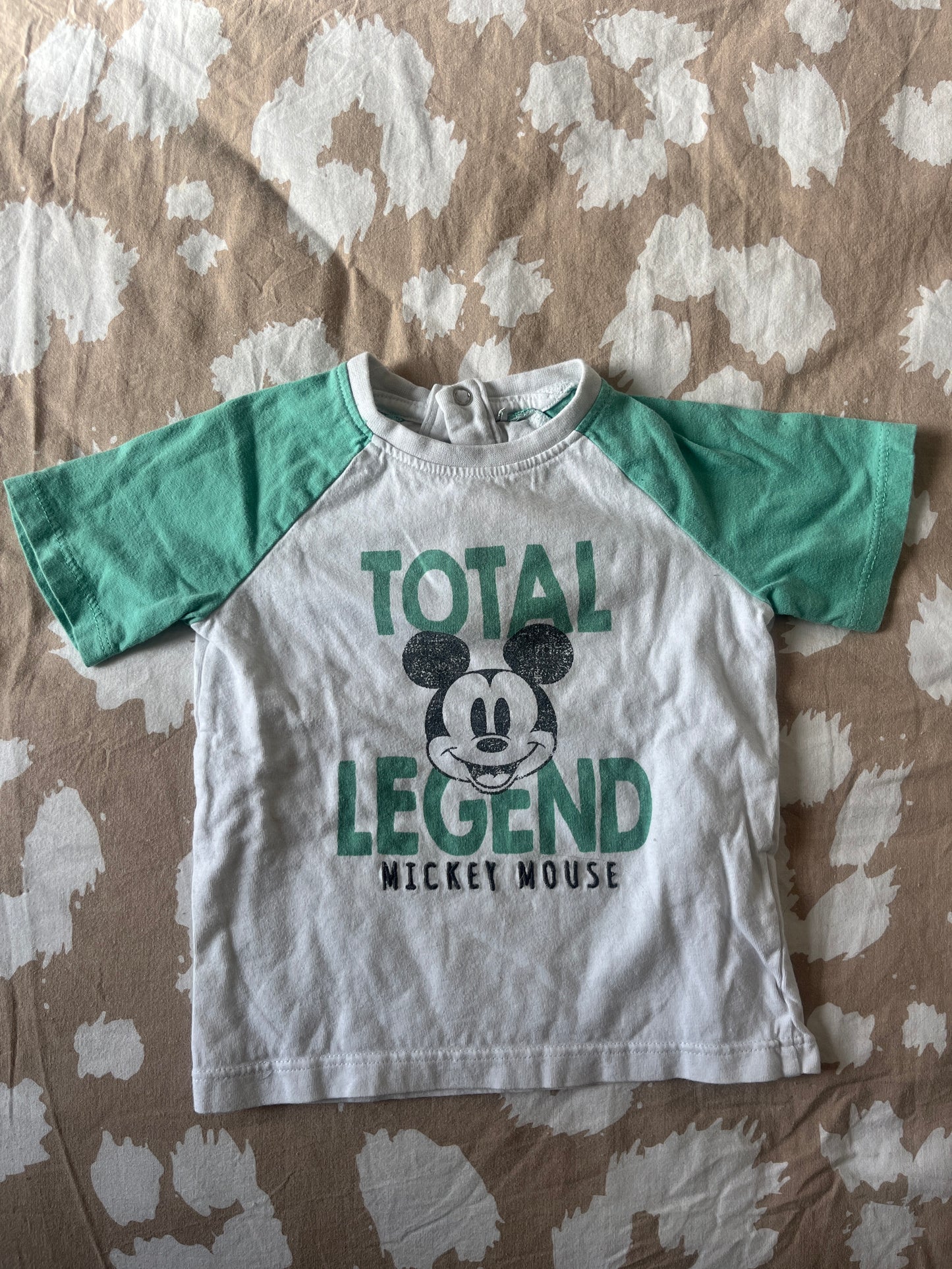 T-shirt à manches courtes bicolore vert Mickey - 12 mois
