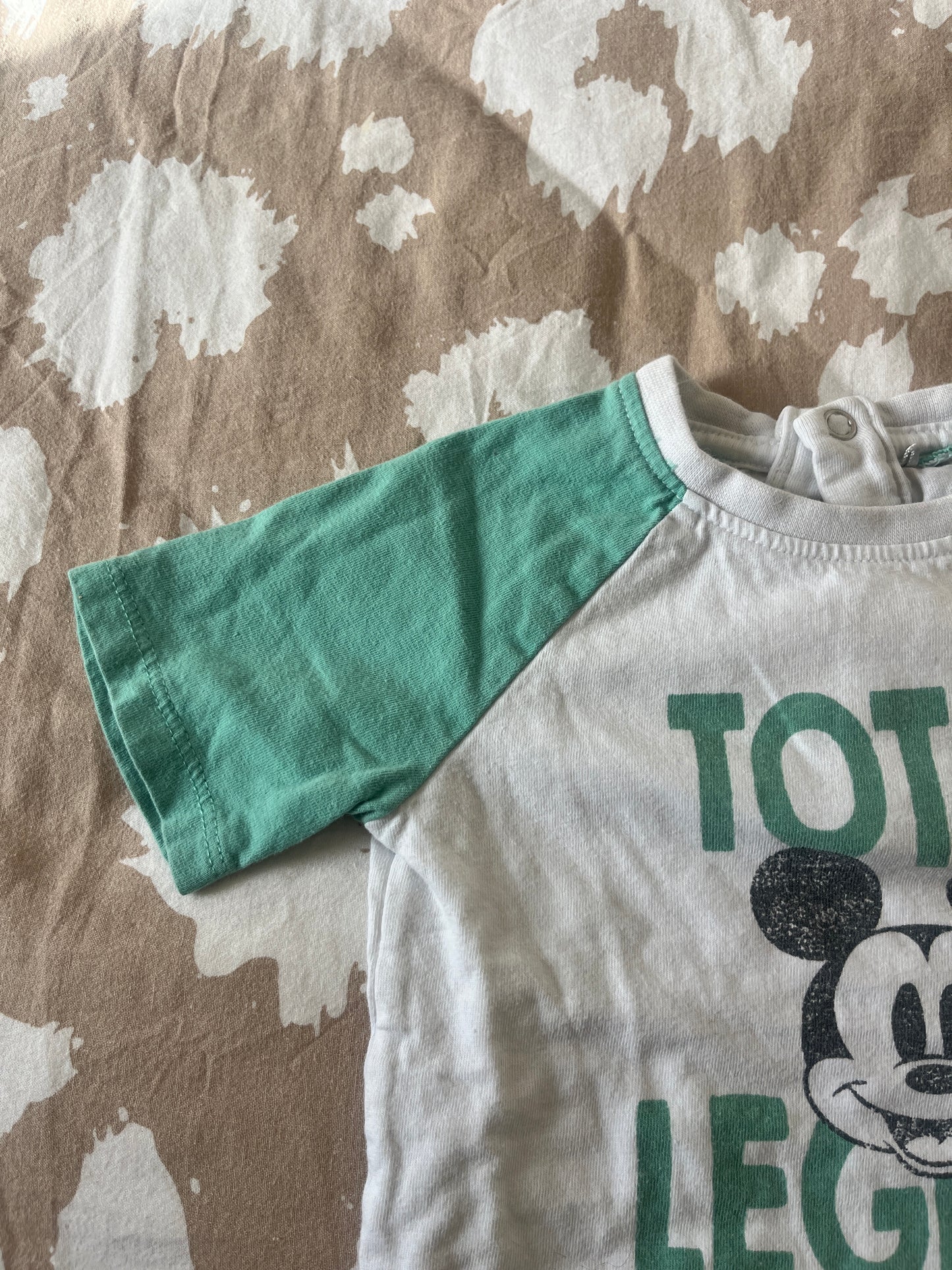 T-shirt à manches courtes bicolore vert Mickey - 12 mois