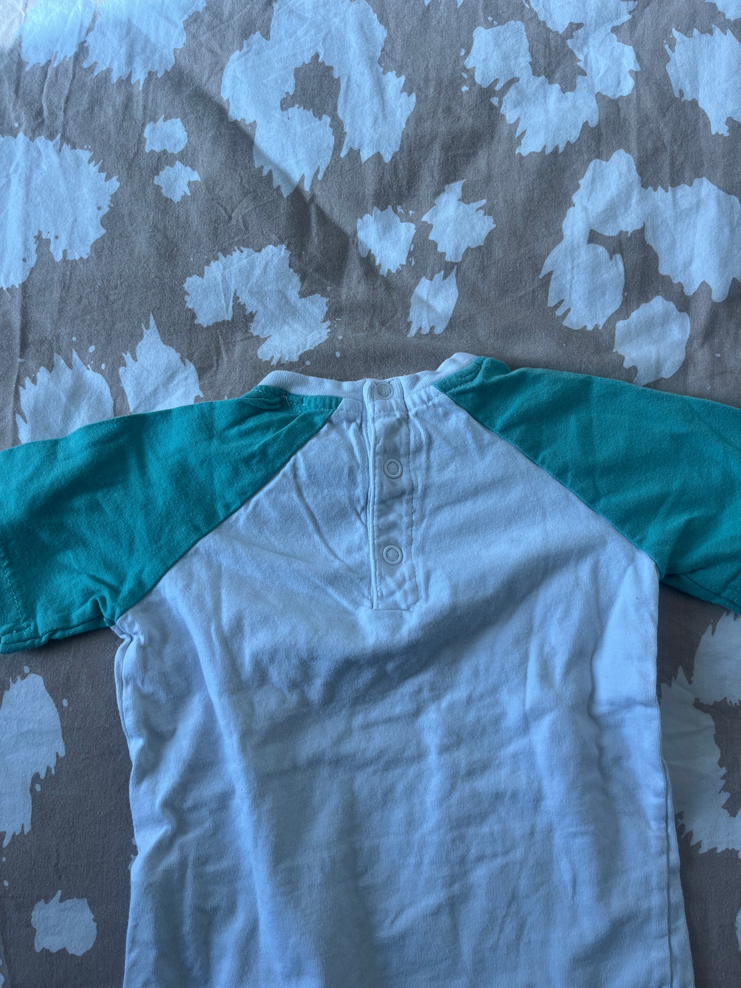 T-shirt à manches courtes bicolore vert Mickey - 12 mois