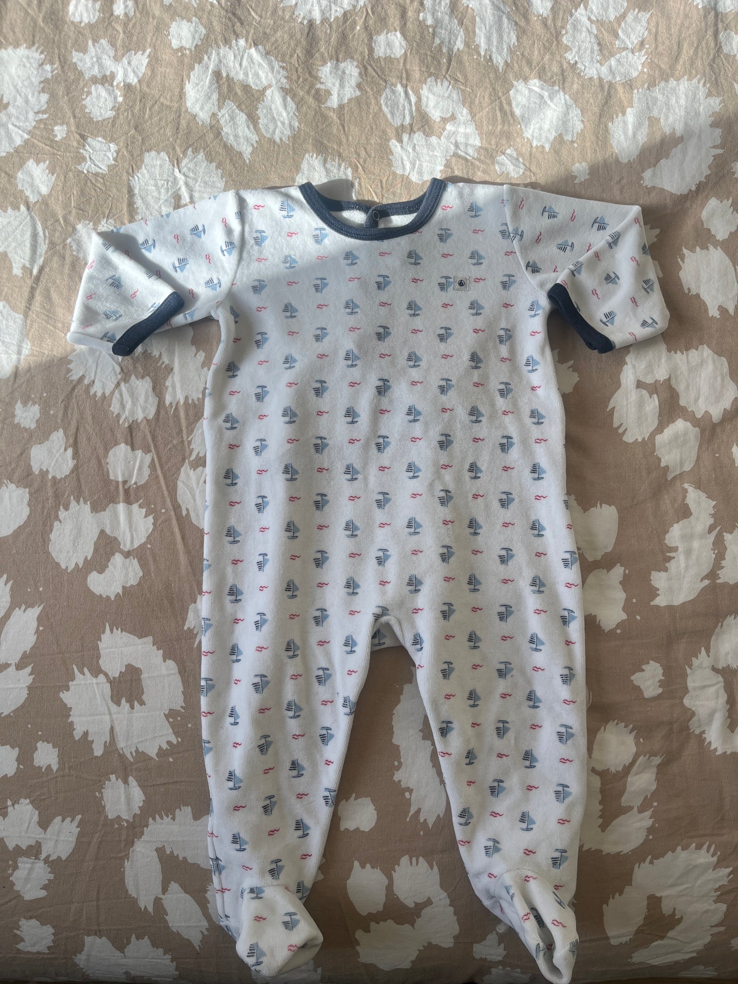 Pyjama en velours blanc avec motifs bateaux Petit Bateau - 12 mois