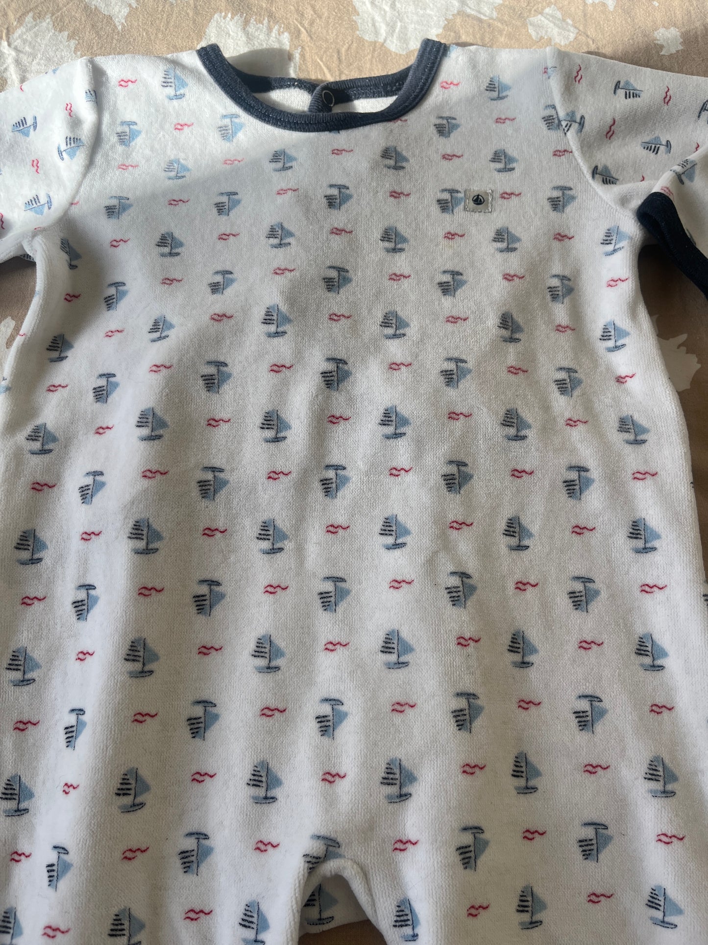 Pyjama en velours blanc avec motifs bateaux Petit Bateau - 12 mois