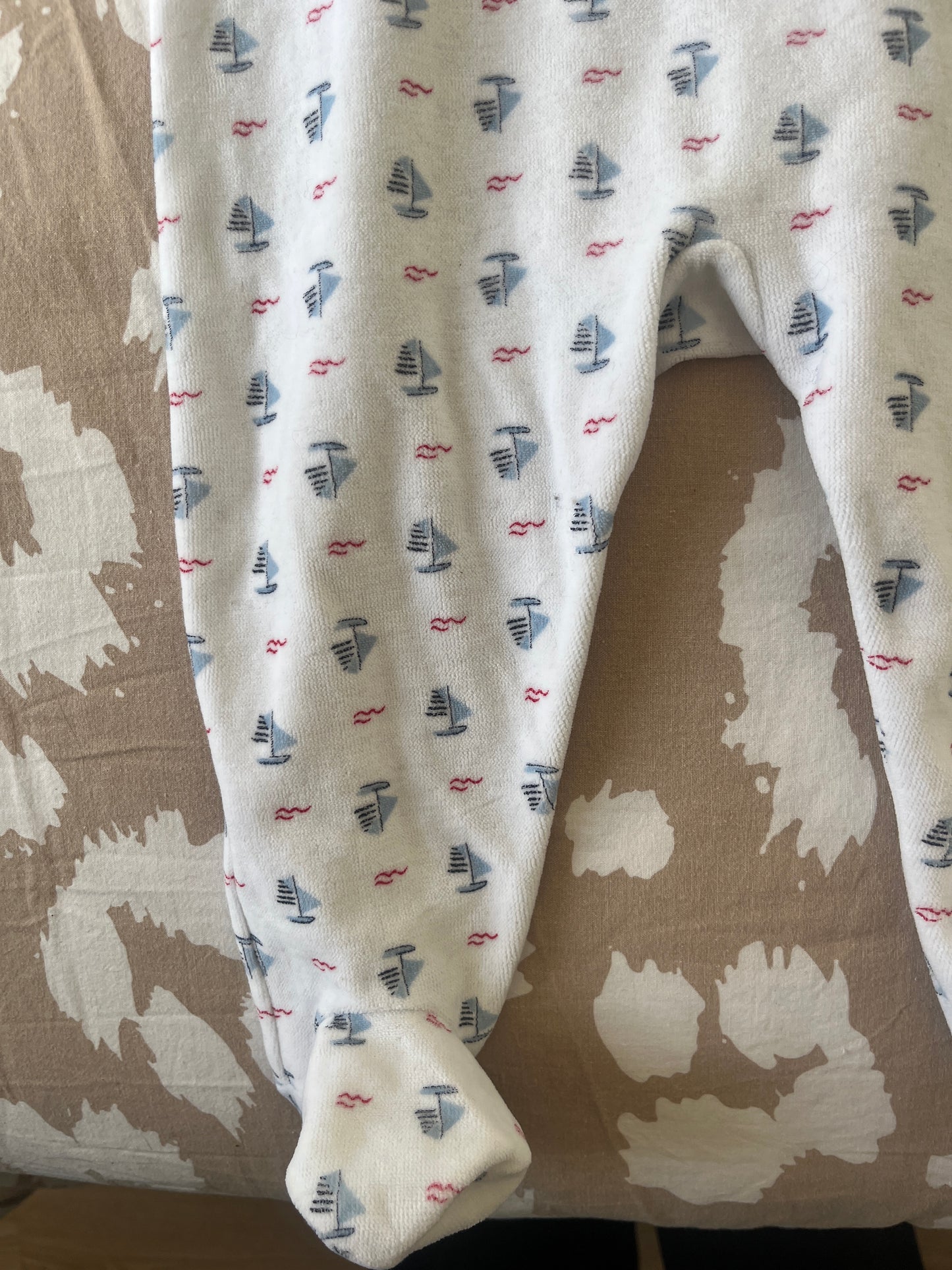 Pyjama en velours blanc avec motifs bateaux Petit Bateau - 12 mois