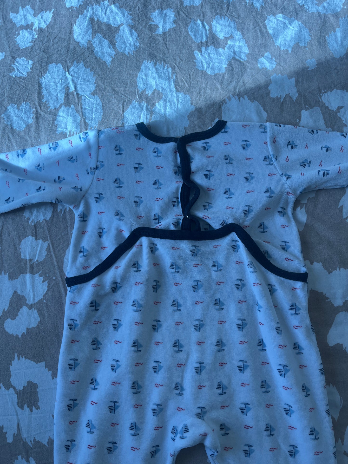 Pyjama en velours blanc avec motifs bateaux Petit Bateau - 12 mois