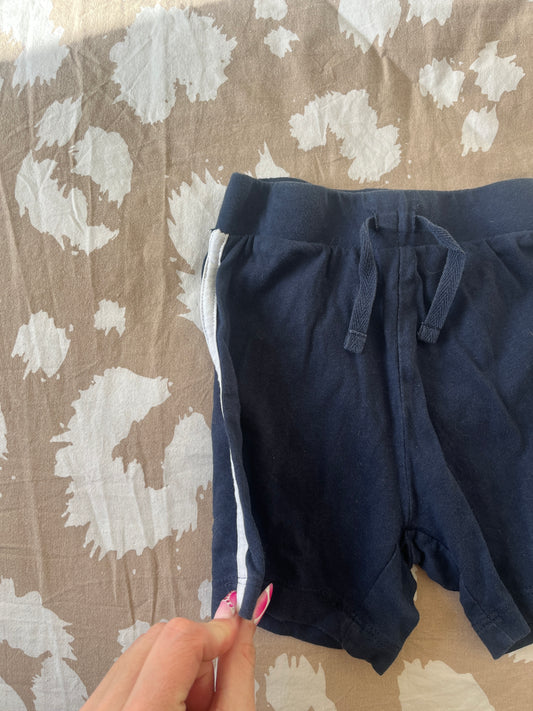 Short léger bleu marine avec bandes blanches - 18/24 mois