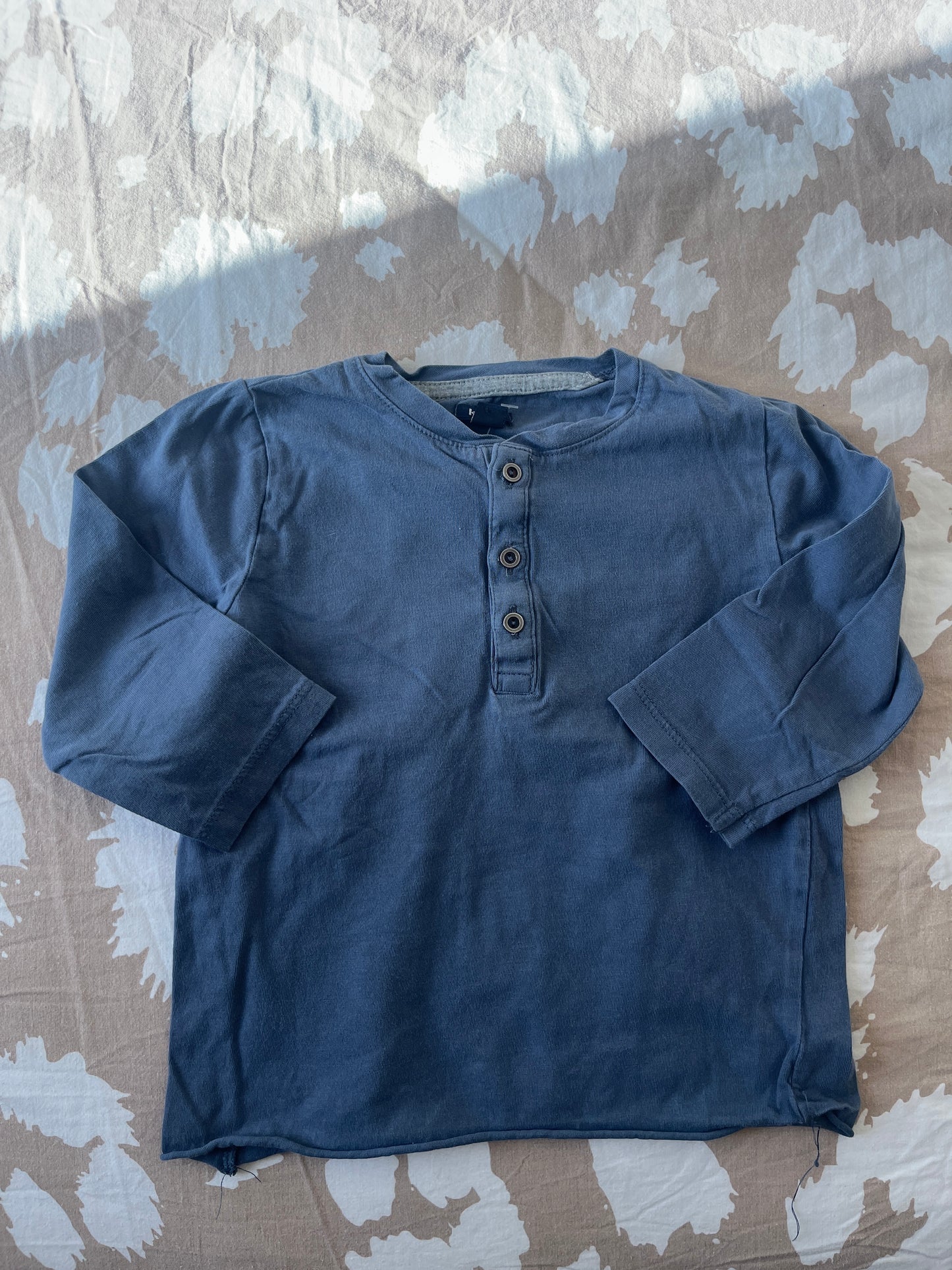 T-shirt à manches longues bleu/gris avec boutons - 18 mois