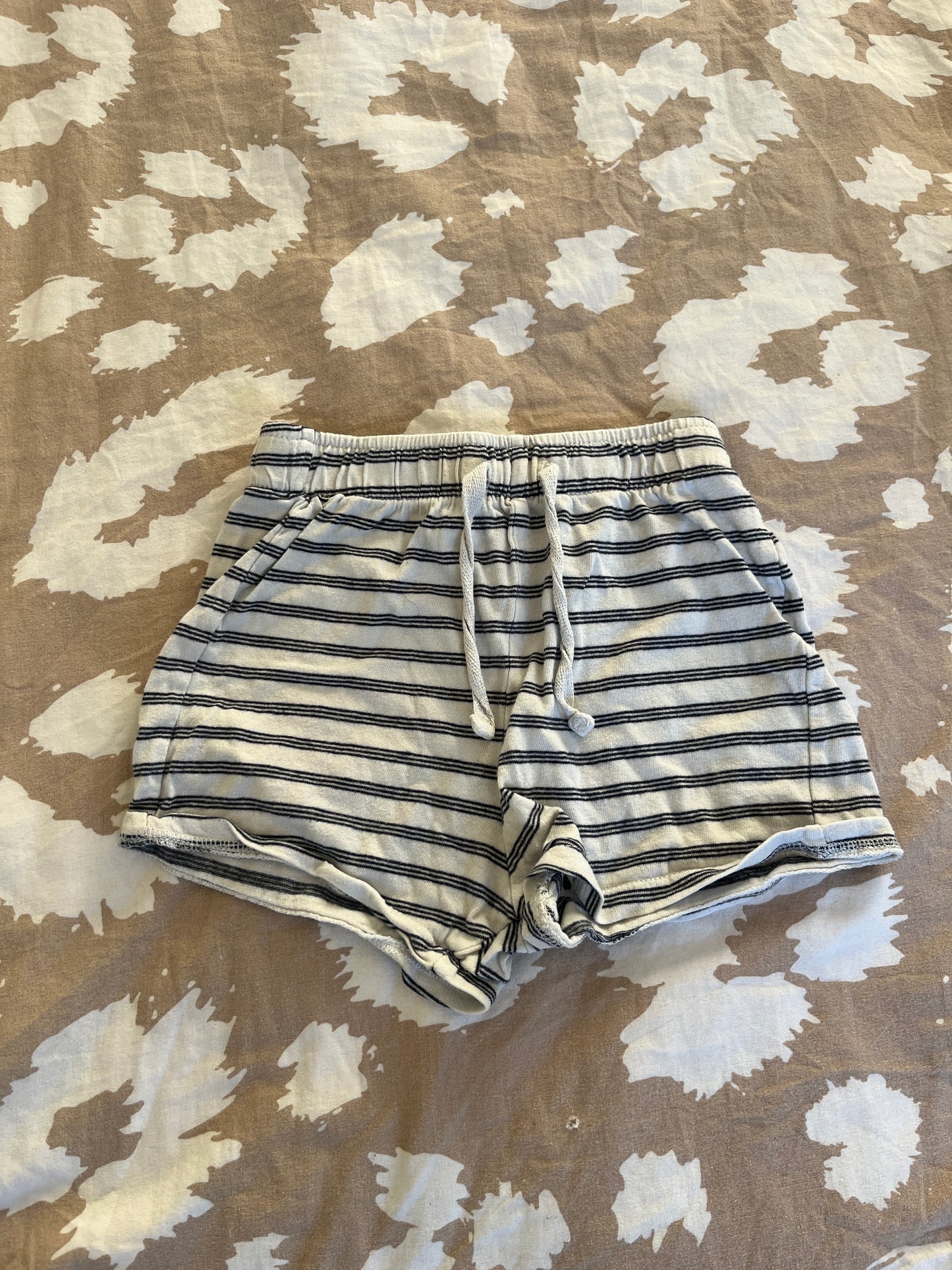 Lot 2 shorts bleu et rayé - 24 mois