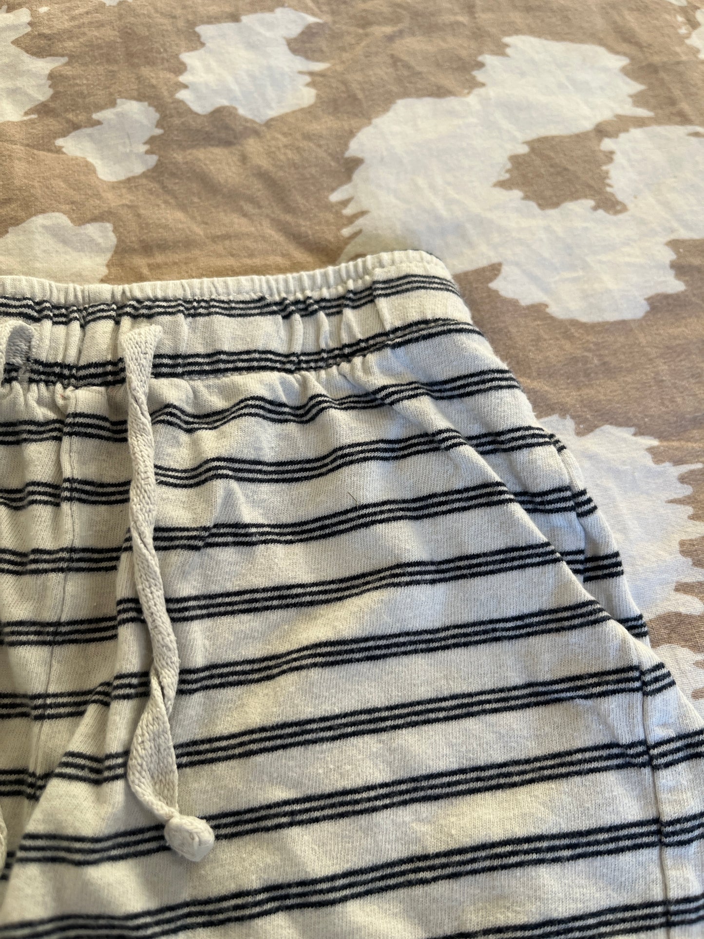 Lot 2 shorts bleu et rayé - 24 mois