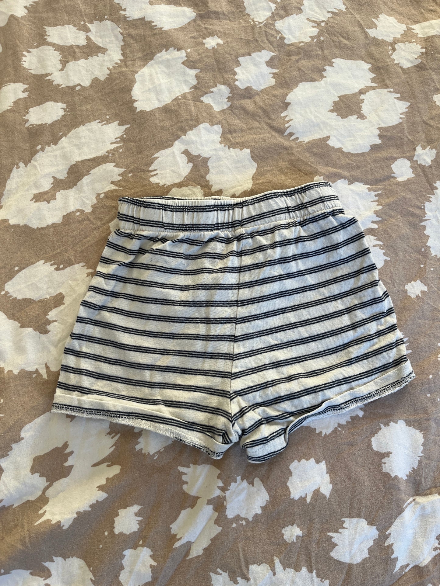 Lot 2 shorts bleu et rayé - 24 mois